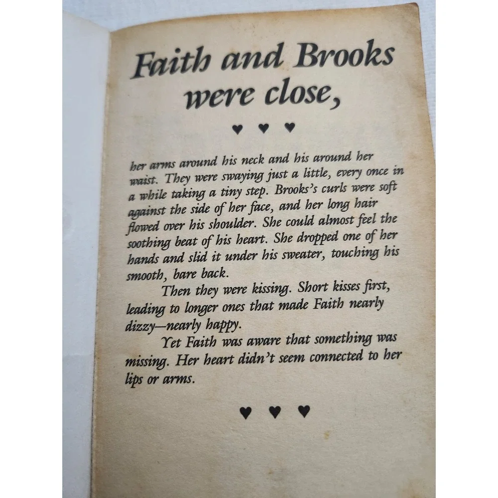 Freshman Dorm Linda A Cooney 1990 Vintage YA Paperback First Printing 0061060003